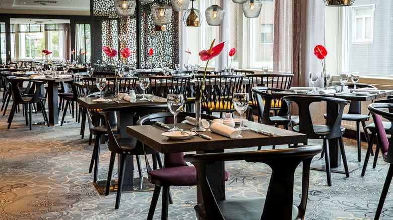 <b>Radisson Blu Hotel, Tromso Restaurant</b>. Images powered by <a href="https://iceportal.shijigroup.com/" title="IcePortal" target="_blank">IcePortal</a>.