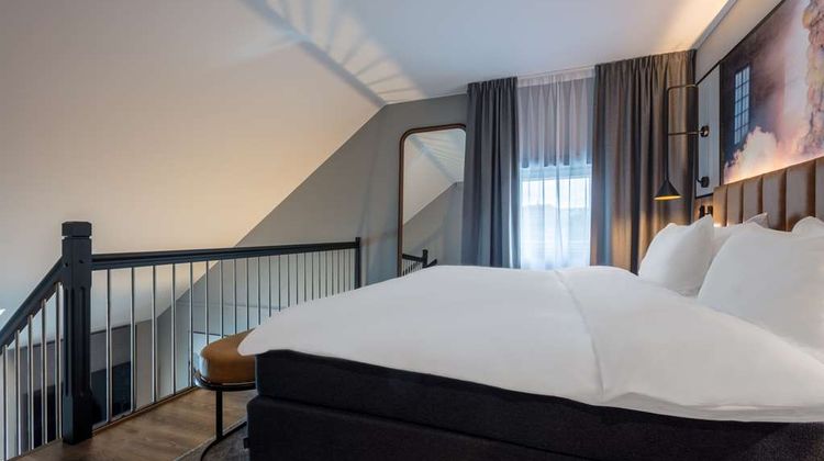 RB Royal Garden Hotel Net Zero Suite