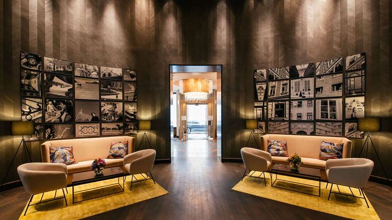 <b>Radisson Blu Style Hotel Vienna Lobby</b>. Images powered by <a href="https://iceportal.shijigroup.com/" title="IcePortal" target="_blank">IcePortal</a>.