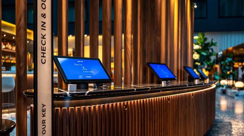 <b>Radisson Blu Airport Hotel Lobby</b>. Images powered by <a href="https://iceportal.shijigroup.com/" title="IcePortal" target="_blank">IcePortal</a>.