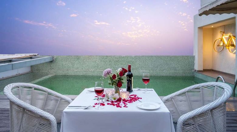 <b>Country Inn & Suites by Radisson Bhiwadi Restaurant</b>. Images powered by <a href="https://iceportal.shijigroup.com/" title="IcePortal" target="_blank">IcePortal</a>.