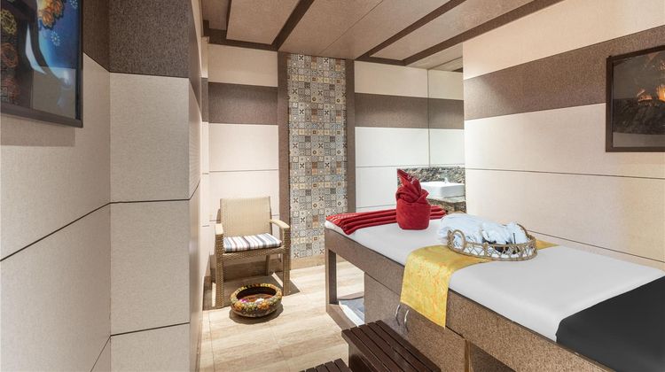 Country Inn & Suites Sahibabad Spa