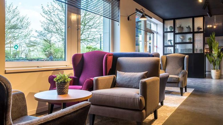 <b>Park Inn by Radisson Brussels Airport Lobby</b>. Images powered by <a href="https://iceportal.shijigroup.com/" title="IcePortal" target="_blank">IcePortal</a>.