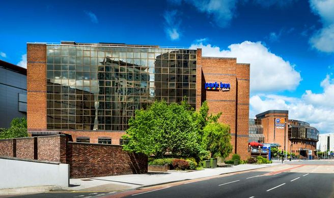 The Park Inn Cardiff City Centre Exterior