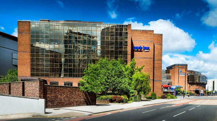 The Park Inn Cardiff City Centre Exterior