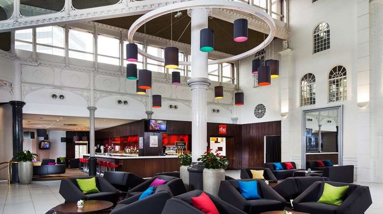 <b>The Park Inn Cardiff City Centre Lobby</b>. Images powered by <a href="https://iceportal.shijigroup.com/" title="IcePortal" target="_blank">IcePortal</a>.