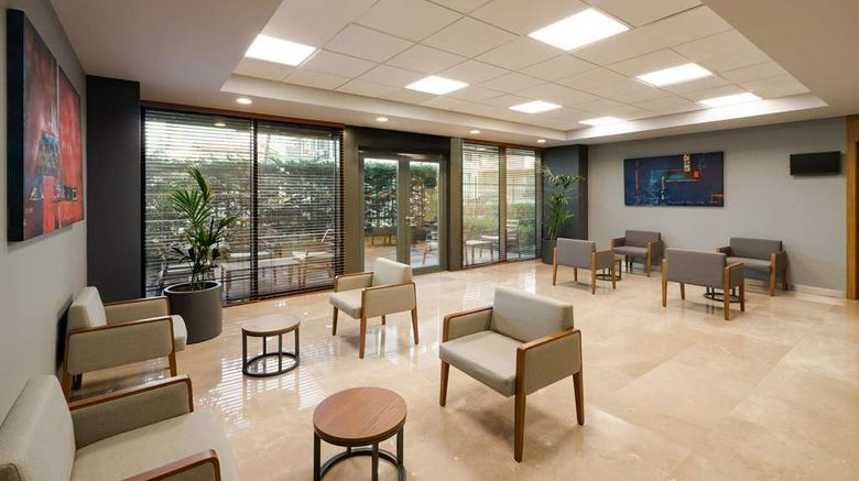 <b>Park Inn By Radisson Istanbul Atasehir Lobby</b>. Images powered by <a href="https://iceportal.shijigroup.com/" title="IcePortal" target="_blank">IcePortal</a>.