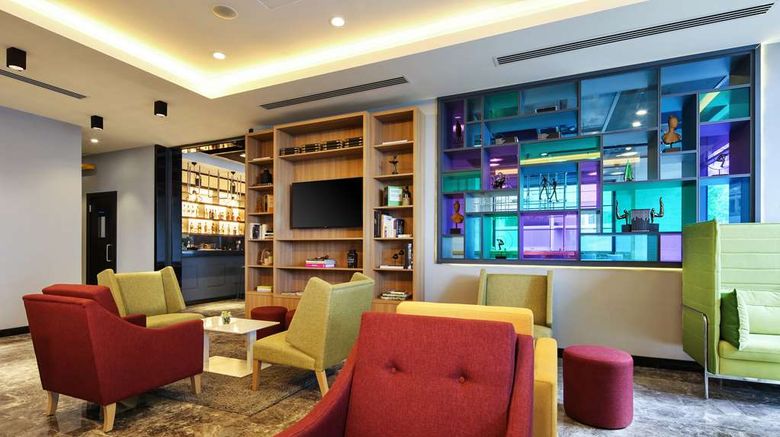 <b>Park Inn by Radisson Izmir Lobby</b>. Images powered by <a href="https://iceportal.shijigroup.com/" title="IcePortal" target="_blank">IcePortal</a>.
