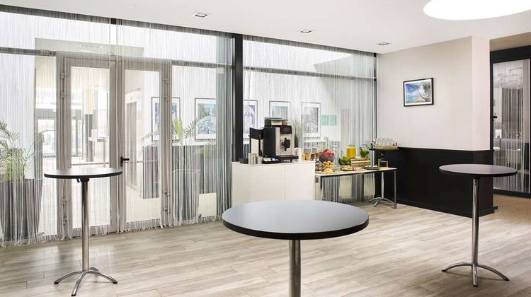 Park Inn Liege Airport Lobby