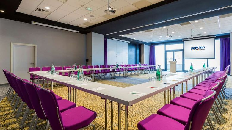 <b>Park Inn by Radisson Lille Grand Stade Meeting</b>. Images powered by <a href="https://iceportal.shijigroup.com/" title="IcePortal" target="_blank">IcePortal</a>.