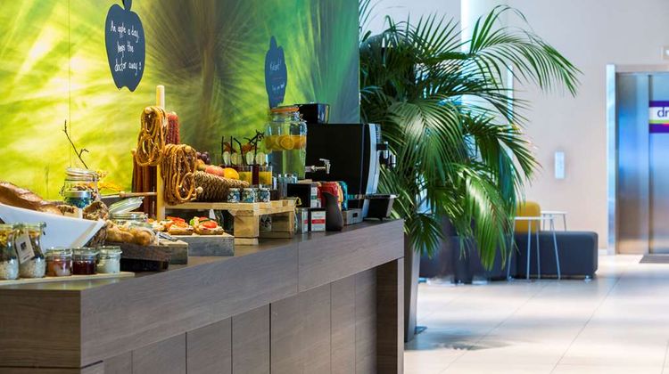 Park Inn by Radisson Linz Lobby