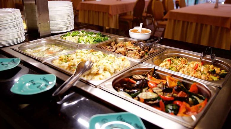 <b>Cosmos Murmansk Hotel Restaurant</b>. Images powered by <a href="https://iceportal.shijigroup.com/" title="IcePortal" target="_blank">IcePortal</a>.