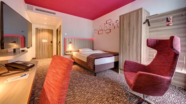 <b>Park Inn by Radisson Neumarkt Room</b>. Images powered by <a href="https://iceportal.shijigroup.com/" title="IcePortal" target="_blank">IcePortal</a>.