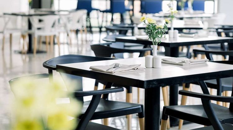 Park Inn by Radisson Clark Restaurant