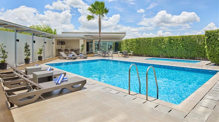 Park Inn by Radisson Clark Pool