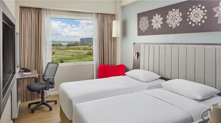 Park Inn by Radisson Clark Room