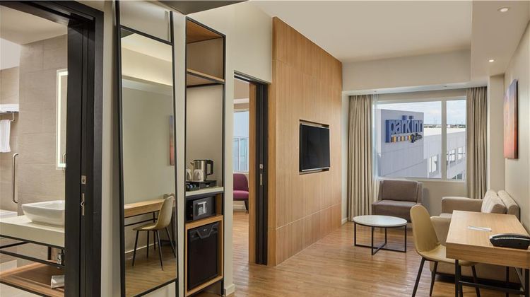 Park Inn by Radisson Clark Suite