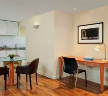 Park Plaza Victoria London Room