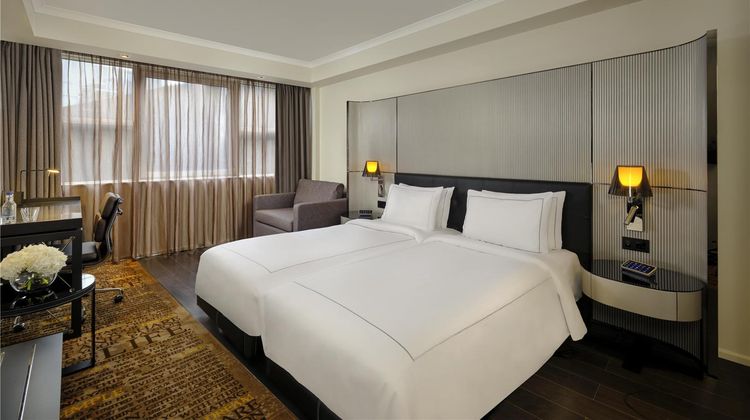 Park Plaza Victoria London Room