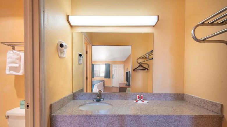 <b>Travelodge by Wyndham Kingman Room</b>. Images powered by <a href="https://iceportal.shijigroup.com/" title="IcePortal" target="_blank">IcePortal</a>.