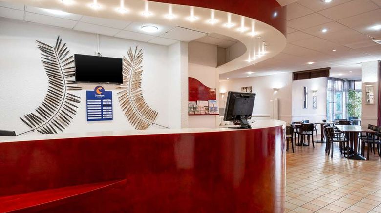 <b>Comfort Hotel Montlucon Lobby</b>. Images powered by <a href="https://iceportal.shijigroup.com/" title="IcePortal" target="_blank">IcePortal</a>.