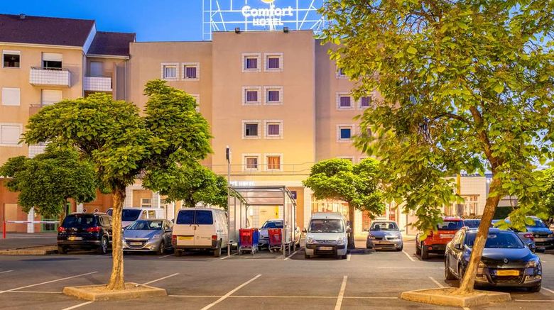 Comfort Hotel Montlucon Exterior. Images powered by <a href="https://iceportal.shijigroup.com" target="_blank" rel="noopener">Ice Portal</a>.