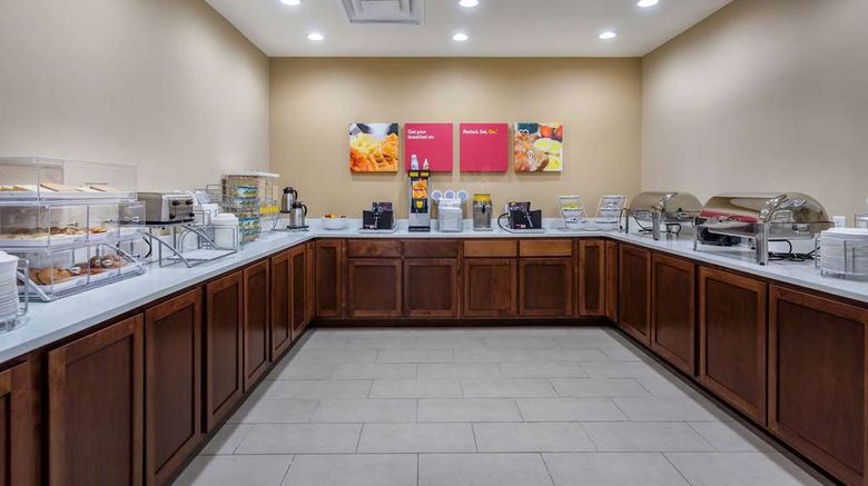 <b>Comfort Suites Restaurant</b>. Images powered by <a href="https://iceportal.shijigroup.com/" title="IcePortal" target="_blank">IcePortal</a>.