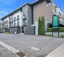 Quality Hotel Lakeside Exterior