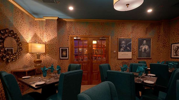R Hotel Kingston Room