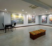 R Hotel Kingston Lobby
