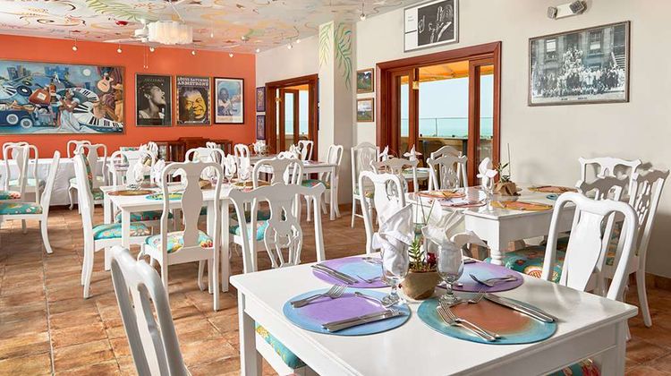 R Hotel Kingston Restaurant