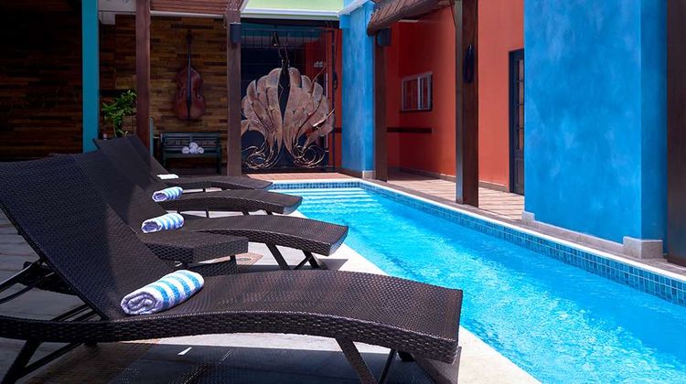 R Hotel Kingston Pool