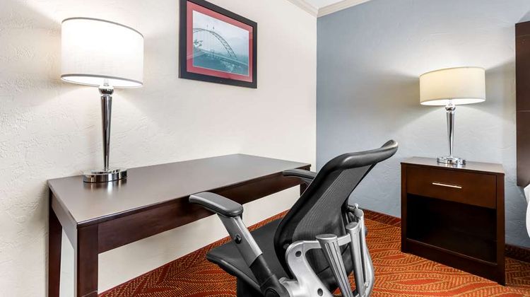 Best Western Plus Parkway Inn Room