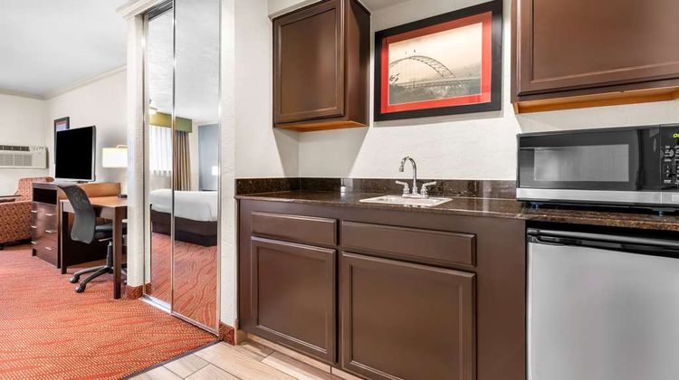Best Western Plus Parkway Inn Room