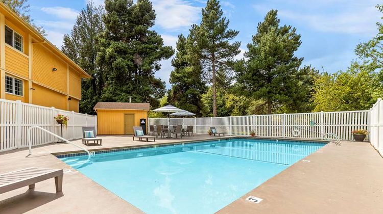 Best Western Plus Parkway Inn Pool