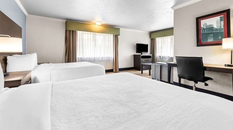 Best Western Plus Parkway Inn Room