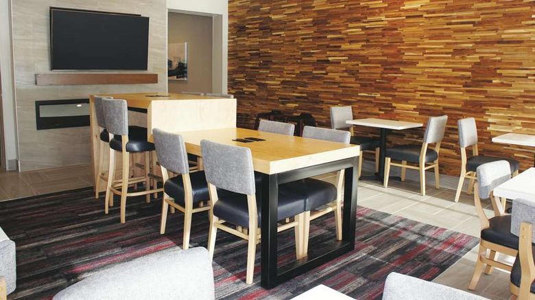 <b>La Quinta Inn & Suites Madera Restaurant</b>. Images powered by <a href="https://iceportal.shijigroup.com/" title="IcePortal" target="_blank">IcePortal</a>.