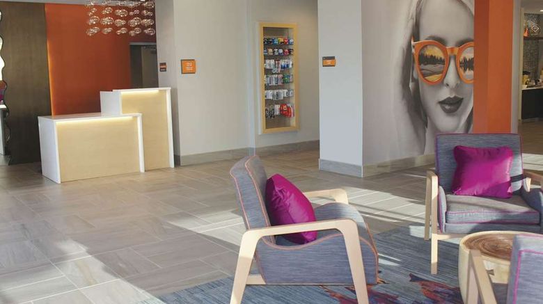 <b>La Quinta Inn & Suites Madera Lobby</b>. Images powered by <a href="https://iceportal.shijigroup.com/" title="IcePortal" target="_blank">IcePortal</a>.