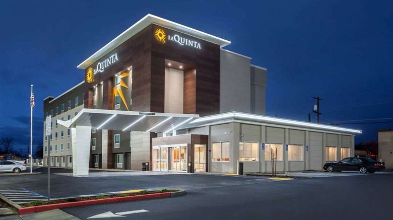 <b>La Quinta Inn & Suites Madera Exterior</b>. Images powered by <a href="https://iceportal.shijigroup.com/" title="IcePortal" target="_blank">IcePortal</a>.