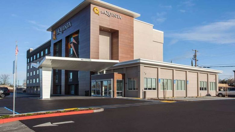 <b>La Quinta Inn & Suites Madera Exterior</b>. Images powered by <a href="https://iceportal.shijigroup.com/" title="IcePortal" target="_blank">IcePortal</a>.