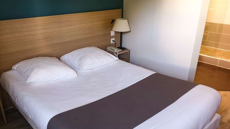 <b>Comfort Hotel Pithiviers Room</b>. Images powered by <a href="https://iceportal.shijigroup.com/" title="IcePortal" target="_blank">IcePortal</a>.