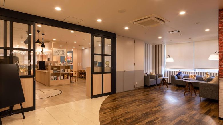 <b>Comfort Hotel Kobe Sannomiya Lobby</b>. Images powered by <a href="https://iceportal.shijigroup.com/" title="IcePortal" target="_blank">IcePortal</a>.