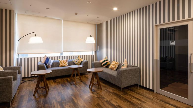 <b>Comfort Hotel Kobe Sannomiya Lobby</b>. Images powered by <a href="https://iceportal.shijigroup.com/" title="IcePortal" target="_blank">IcePortal</a>.