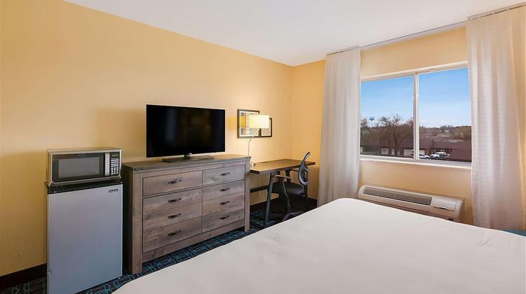 AmericInn by Wyndham Minot Room