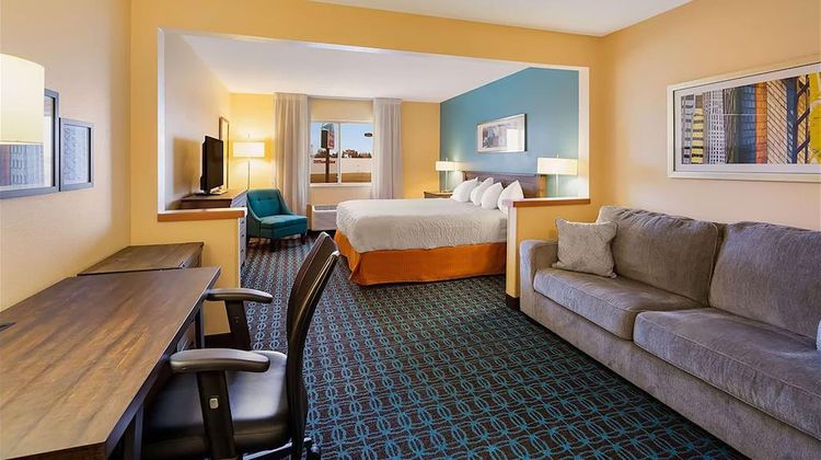 AmericInn by Wyndham Minot Suite