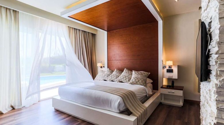 <b>Sunrise Montemare Resort Suite</b>. Images powered by <a href="https://iceportal.shijigroup.com/" title="IcePortal" target="_blank">IcePortal</a>.