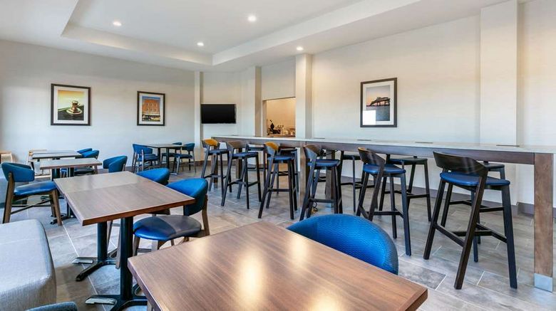 <b>Comfort Suites Tupelo Restaurant</b>. Images powered by <a href="https://iceportal.shijigroup.com/" title="IcePortal" target="_blank">IcePortal</a>.