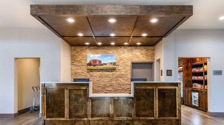 Comfort Suites Tupelo Lobby