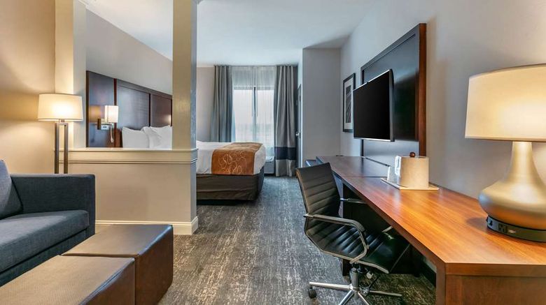 <b>Comfort Suites Tupelo Suite</b>. Images powered by <a href="https://iceportal.shijigroup.com/" title="IcePortal" target="_blank">IcePortal</a>.