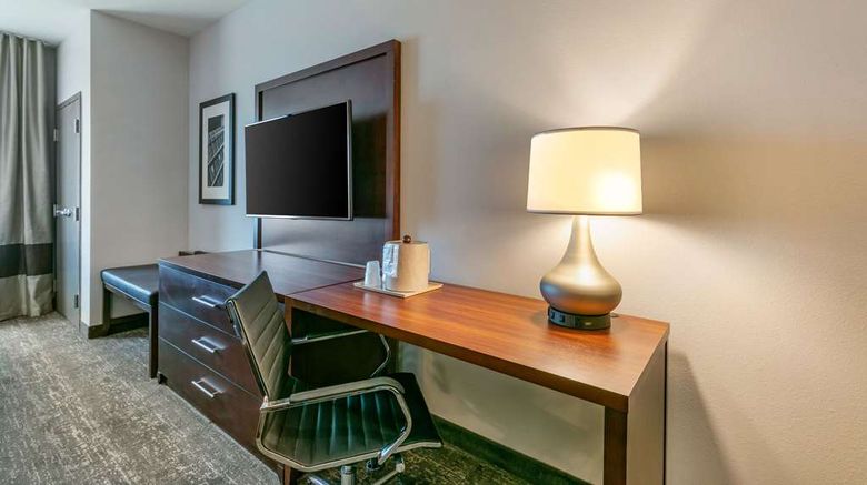 <b>Comfort Suites Tupelo Suite</b>. Images powered by <a href="https://iceportal.shijigroup.com/" title="IcePortal" target="_blank">IcePortal</a>.
